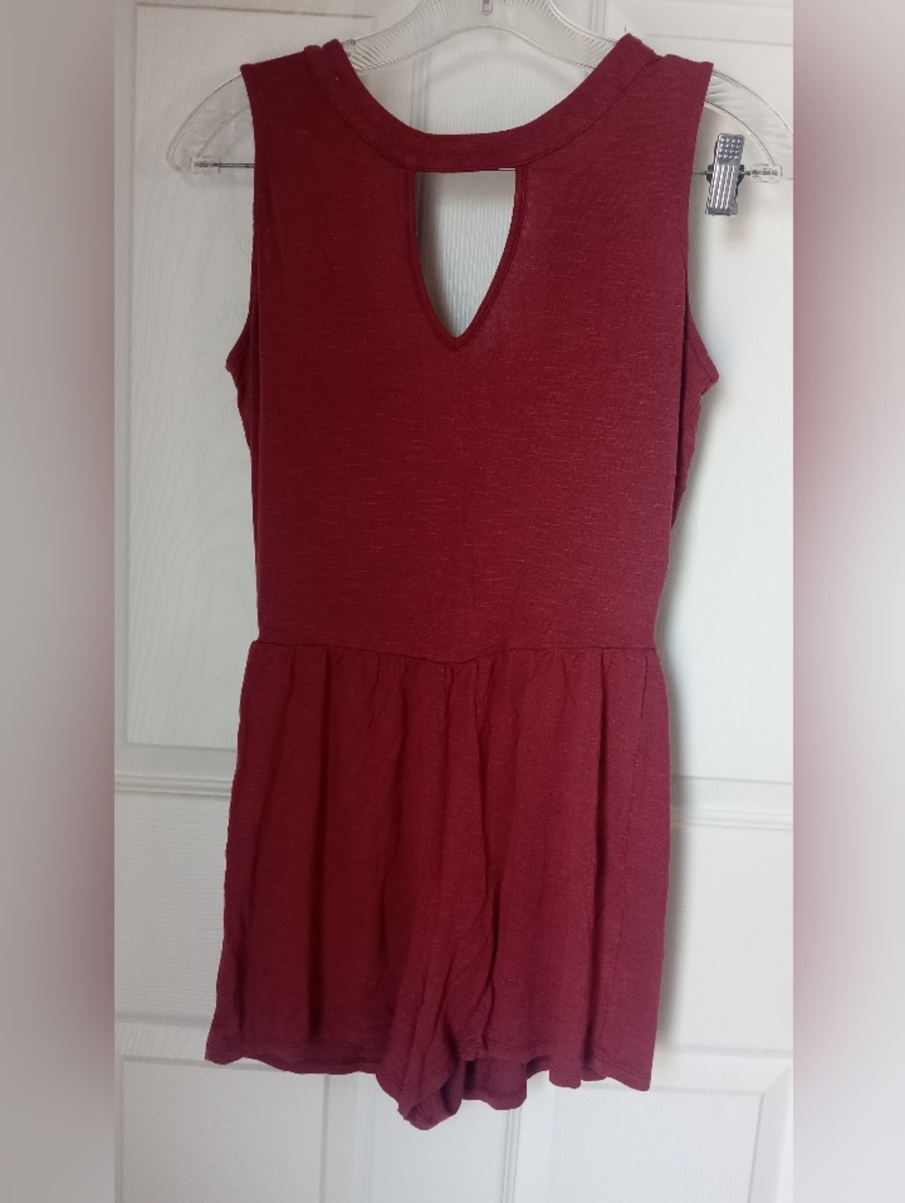 Pink Rose Sleeveless Keyhole Peplum Top - Wine